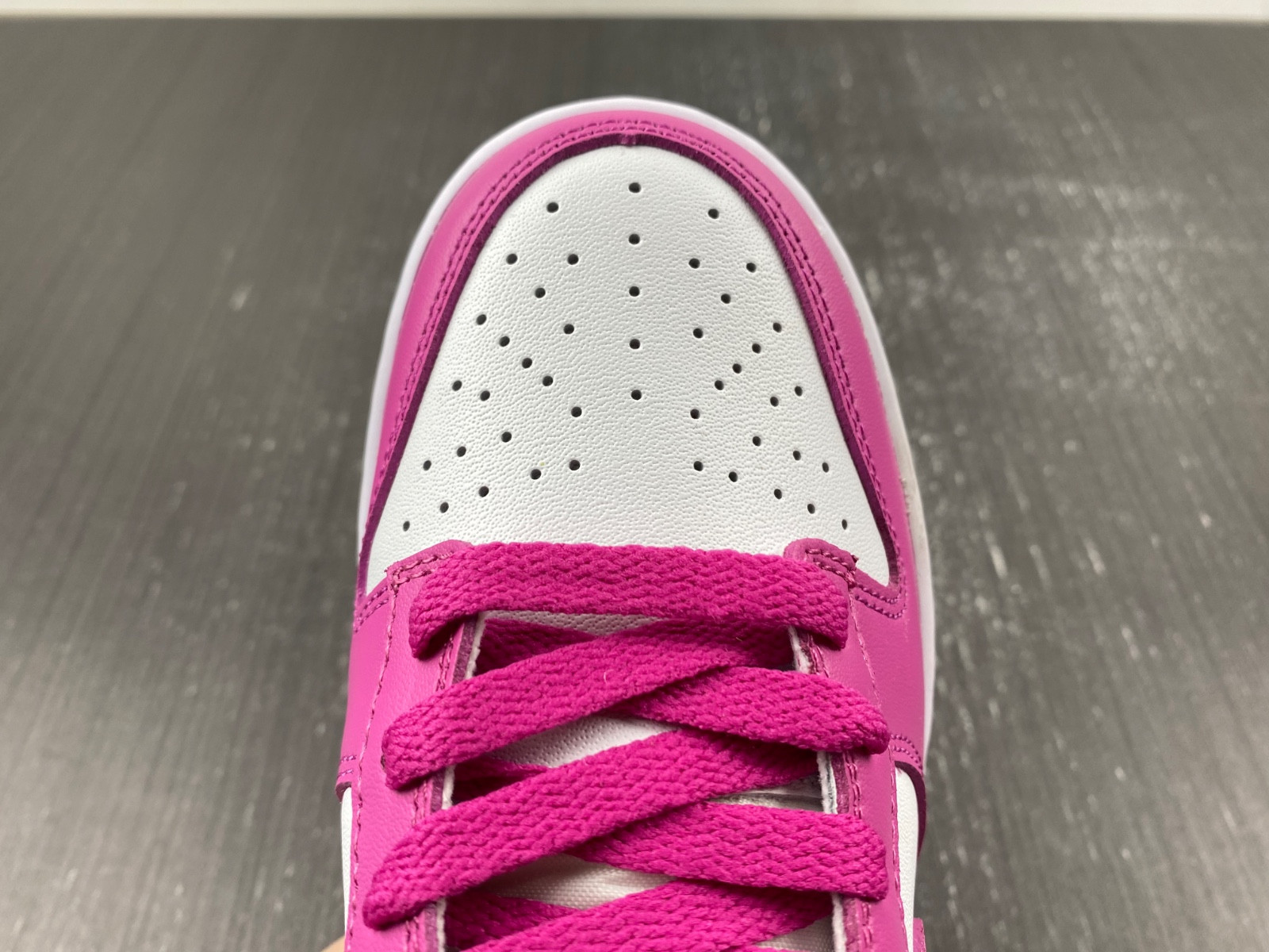 nike dunk low gs “active fuchsia” fj0704-100