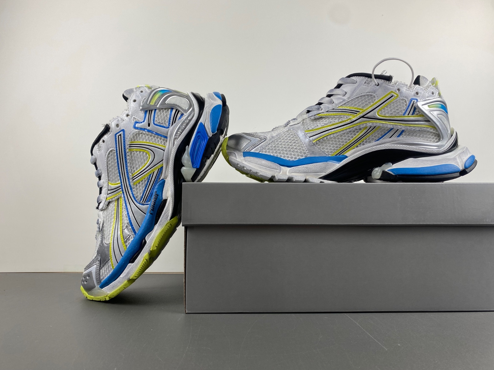 Ba*len*cia*ga runner sneaker