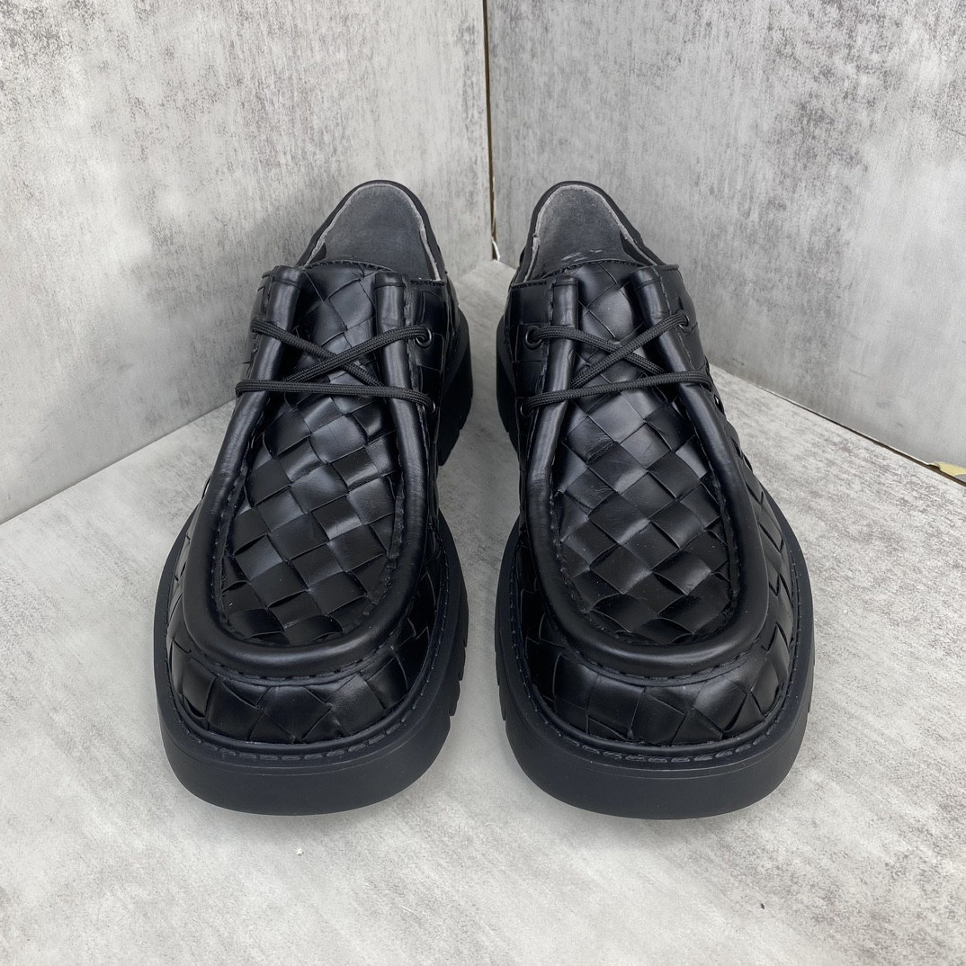BOTTEGA VENETA Sneaker