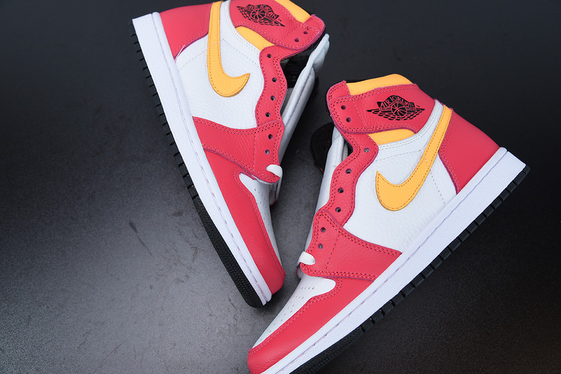 air jordan 1 high og ‘fusion red“ 555088-603