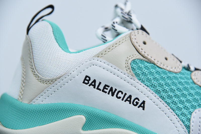 bc triple s trainer white 524039 w09oh 3005