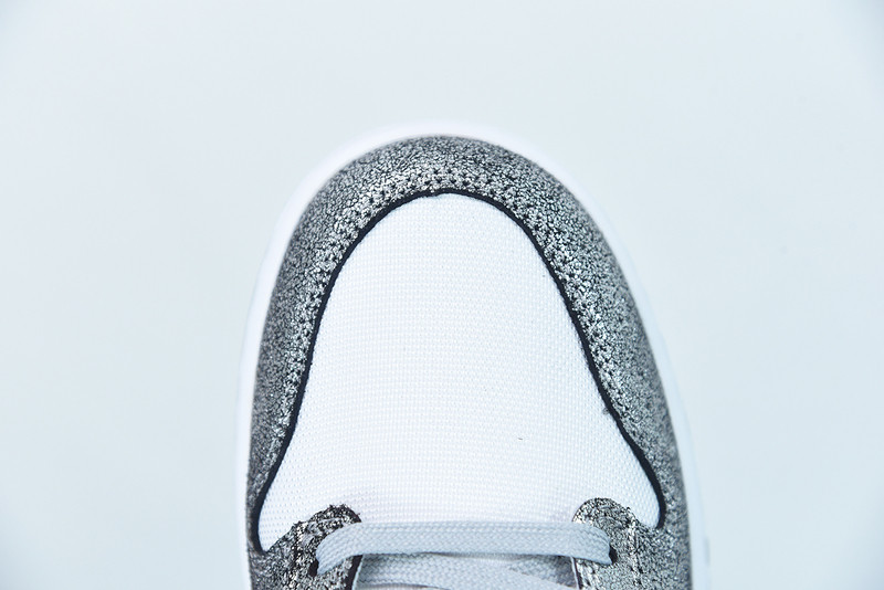 nike dunk low with silver cracked leather do5882-001