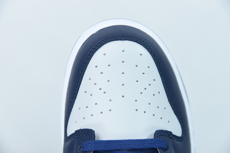 nike sb dunk low “georgetown” cw1590-004