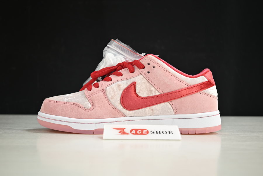 strangelove x nike sb dunk low “valentine’s day” ct2552-800