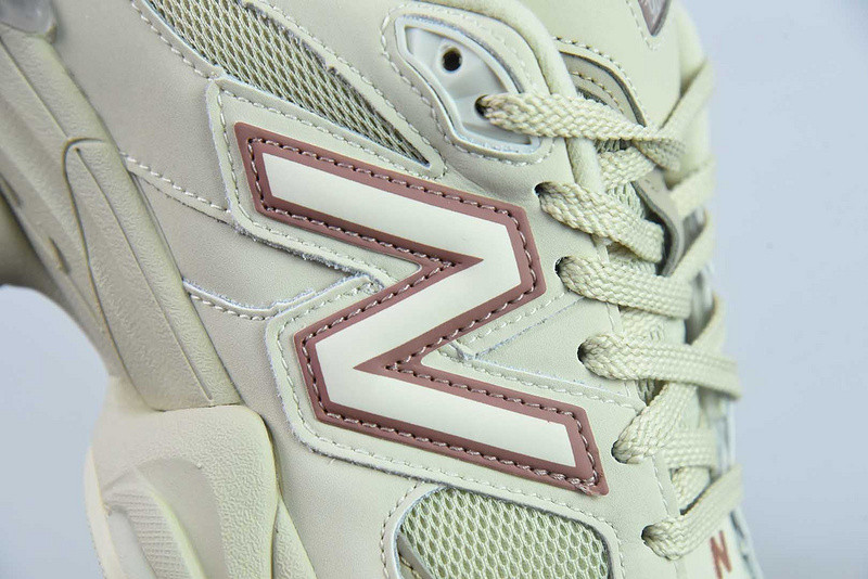 NEW BALANCE SNEAKER