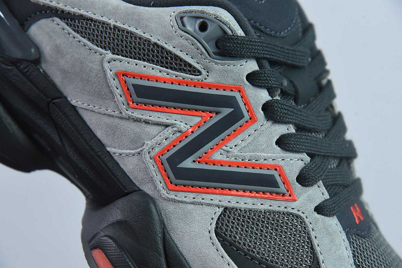 NEW BALANCE SNEAKER