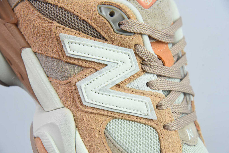 NEW BALANCE SNEAKER