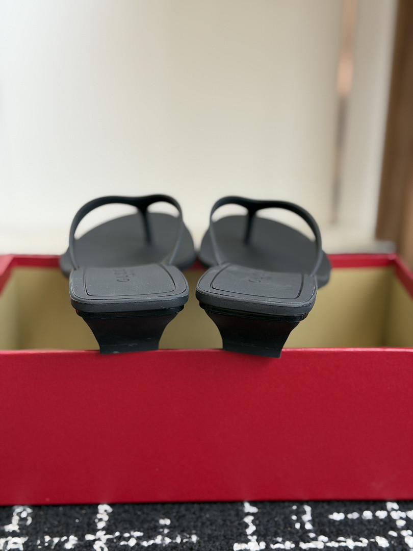 Gvc*1 SANDALS