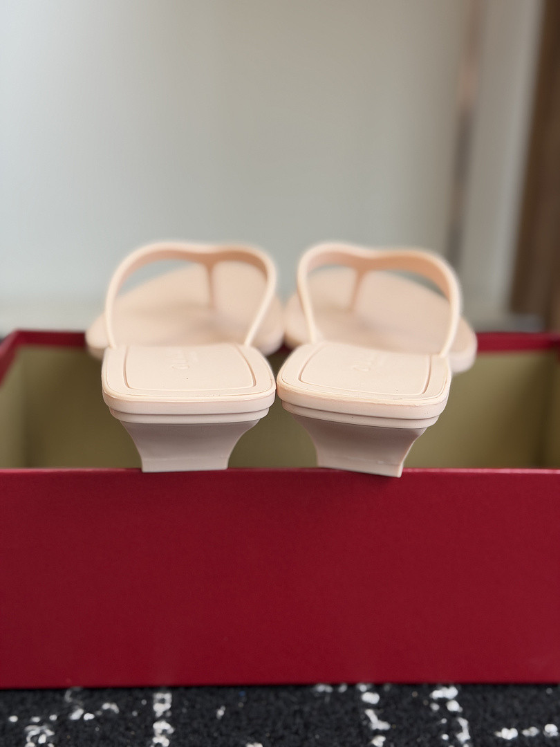 Gvc*1 SANDALS
