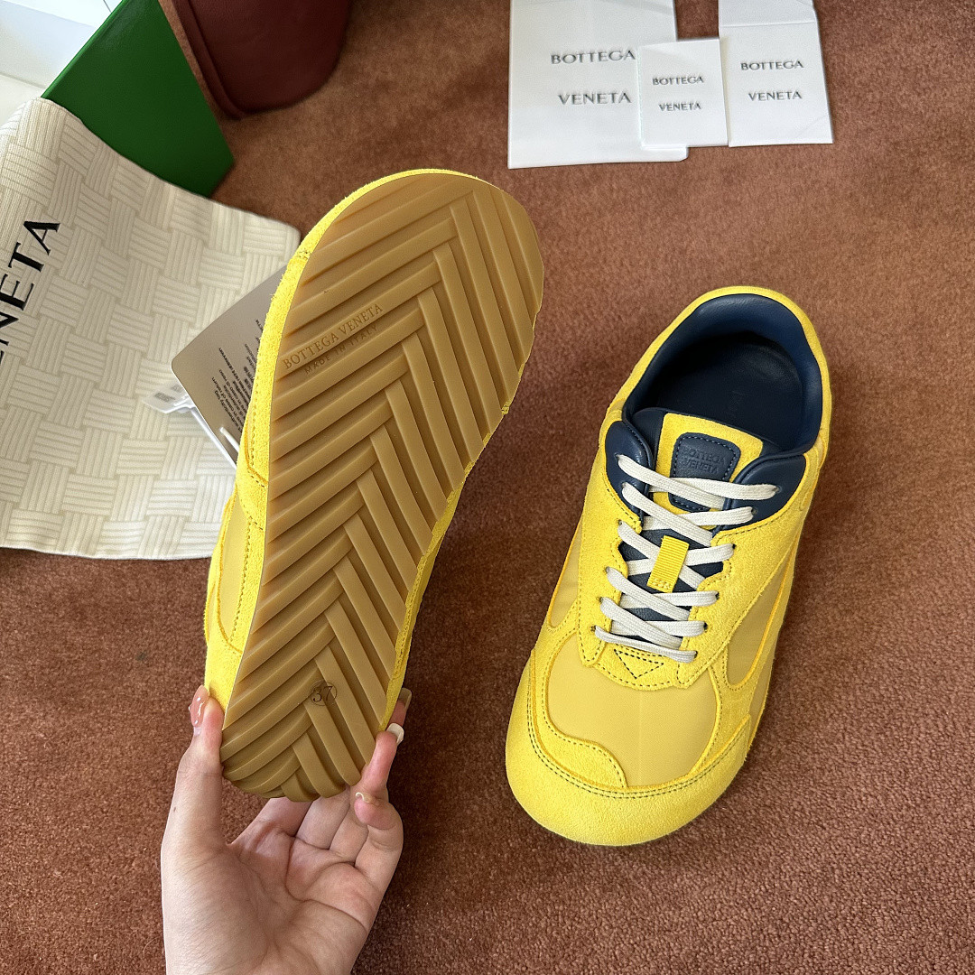 B0tt*ga Ven*ta Sneaker