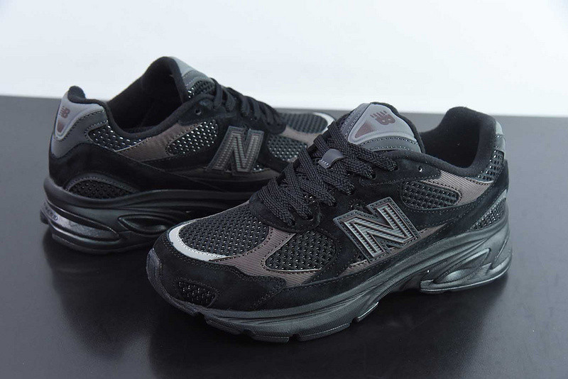 NEW BALANCE SNEAKER
