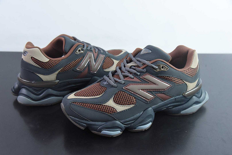 NEW BALANCE SNEAKER