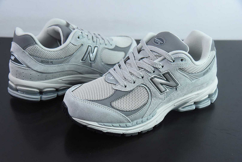 NEW BALANCE SNEAKER