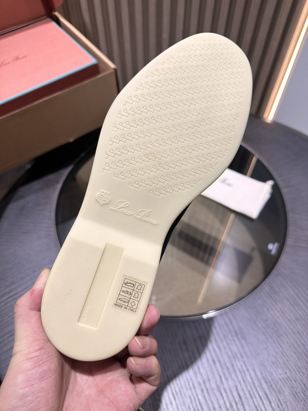 L0r0 P1ana sneaker