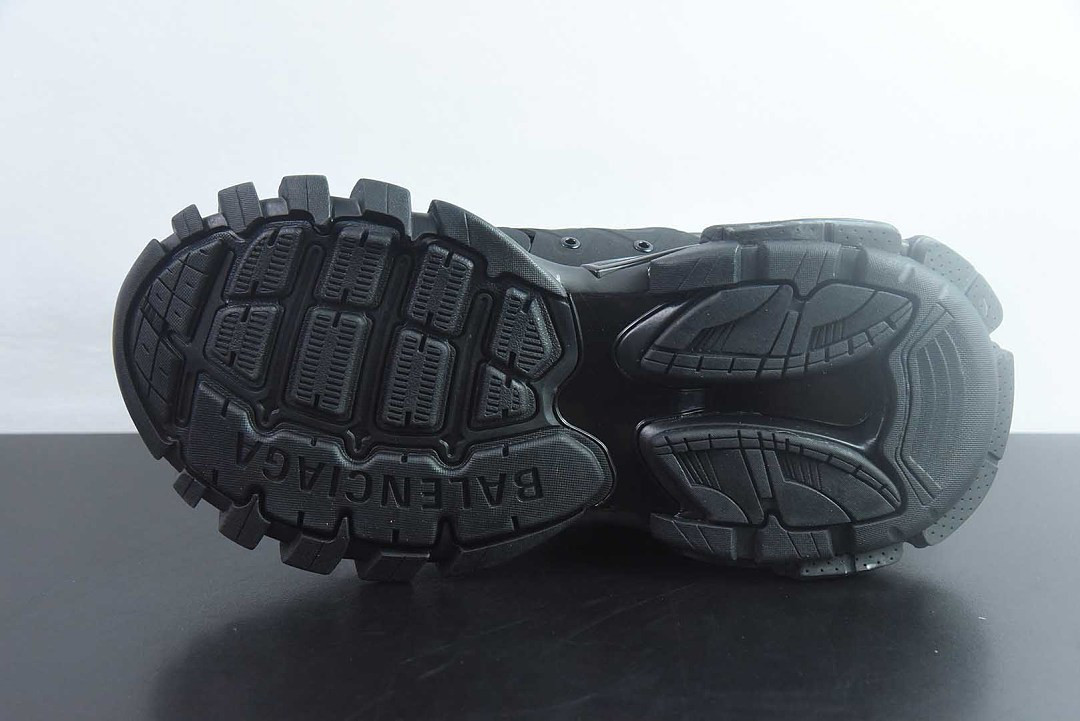 BC TRACK SNEAKER