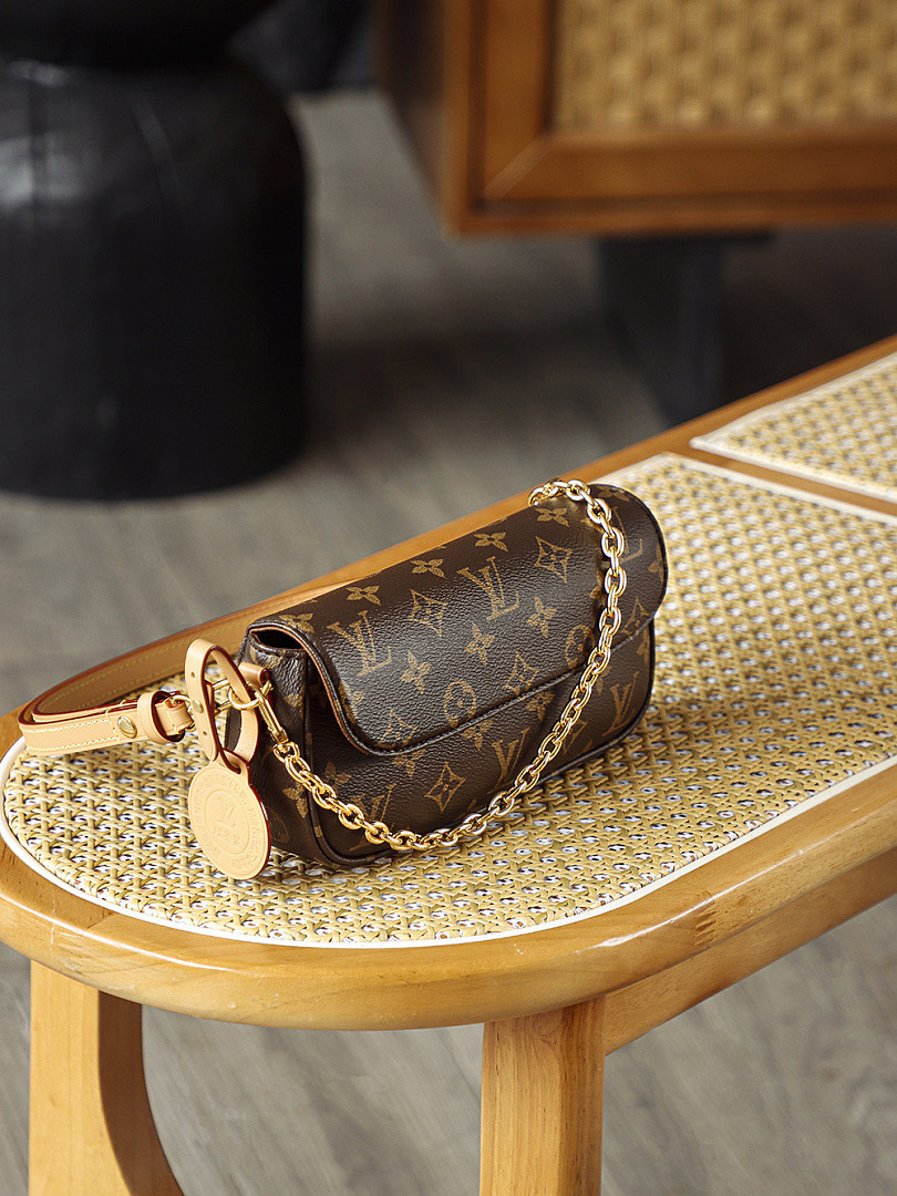 LVT PURSE