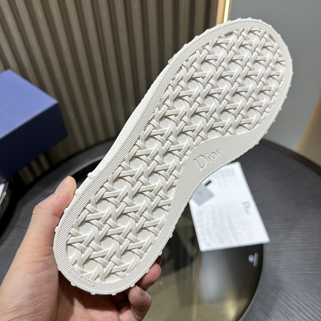 DIO* SNEAKER