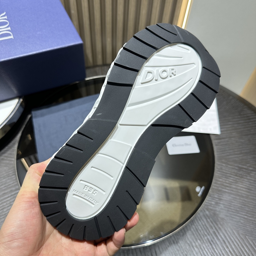 DIO* SNEAKER