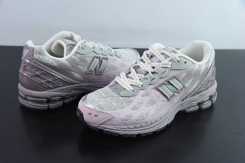 NEW BALANCE SNEAKER