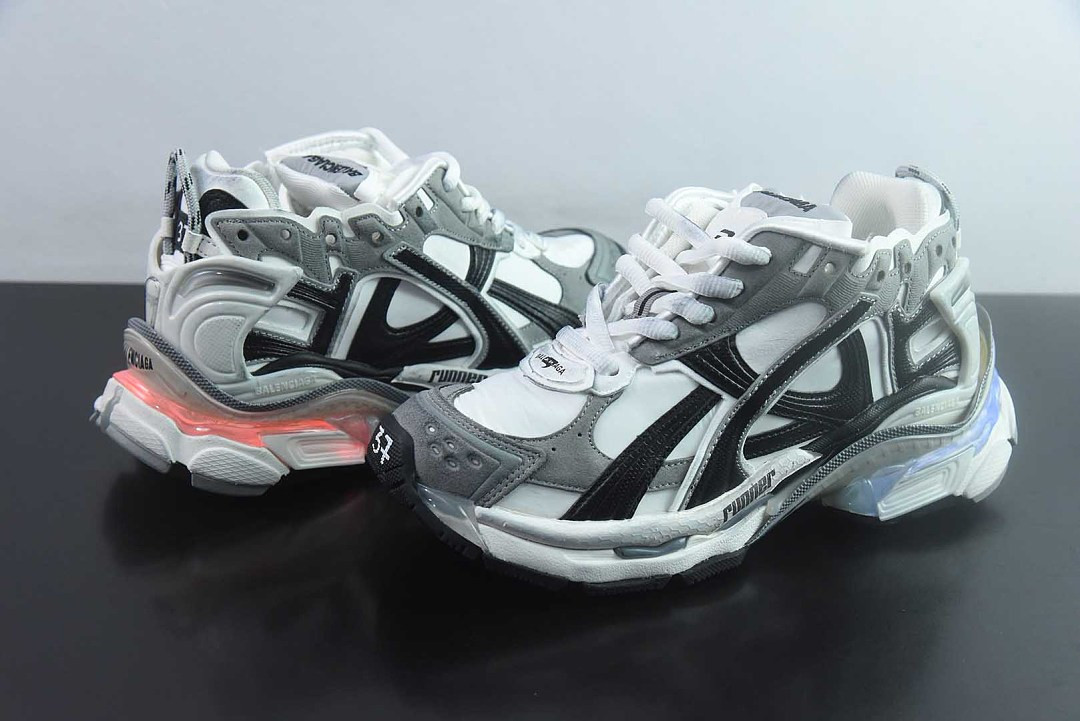 Ba1en*iaga Runner Sneaker LED