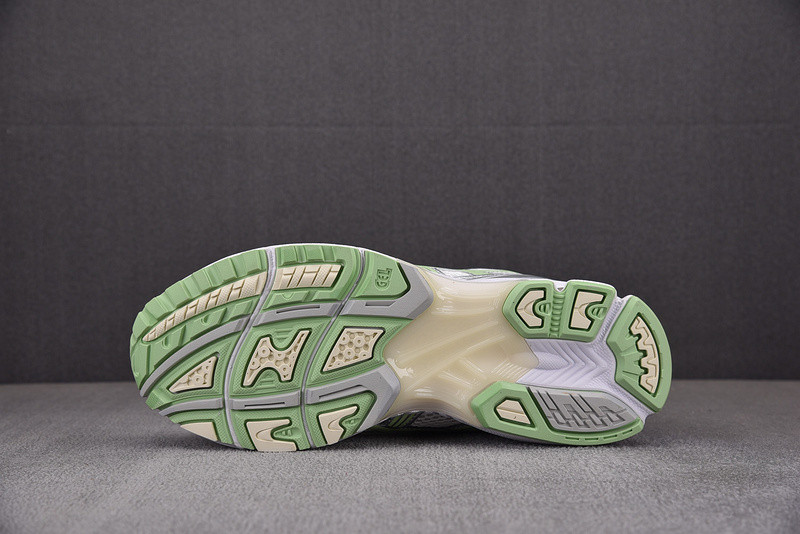 As*ic*s gel kayano 14 