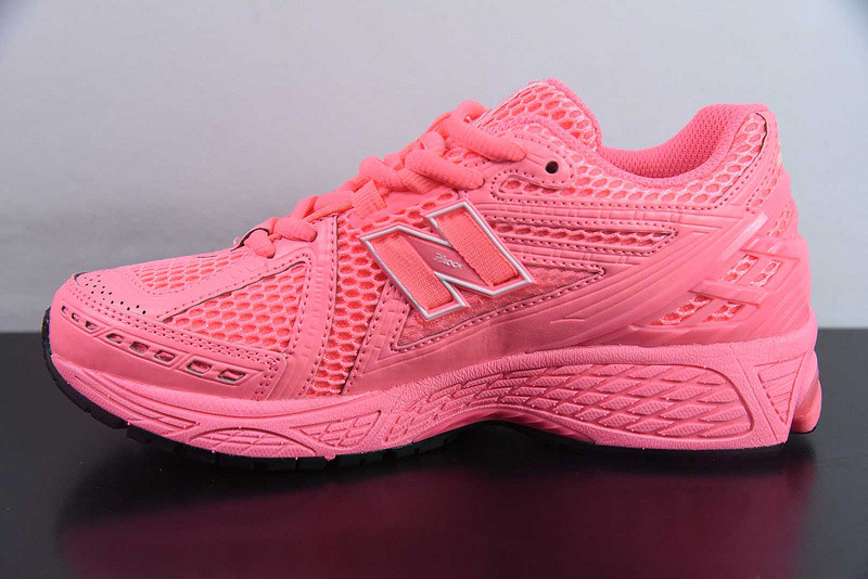 NEW BALANCE SNEAKER