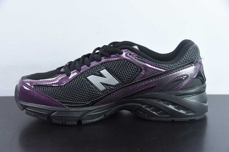 NEW BALANCE SNEAKER
