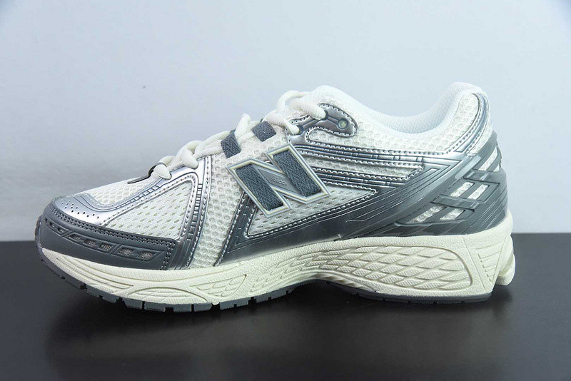 NEW BALANCE SNEAKER