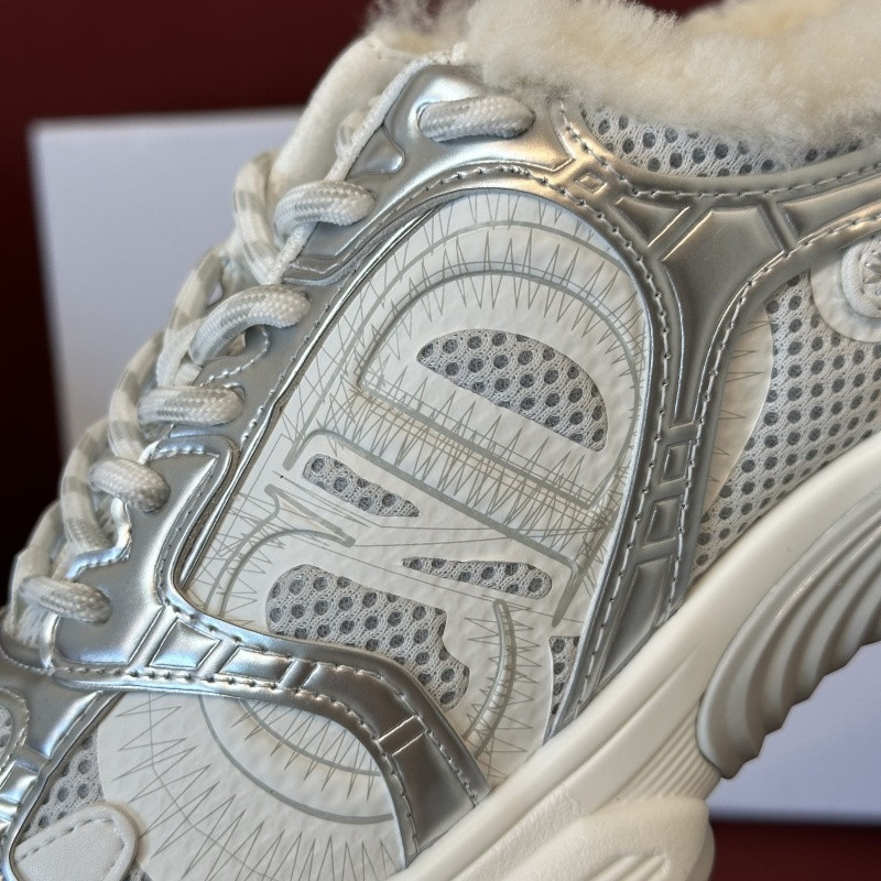 DIO* SNEAKER