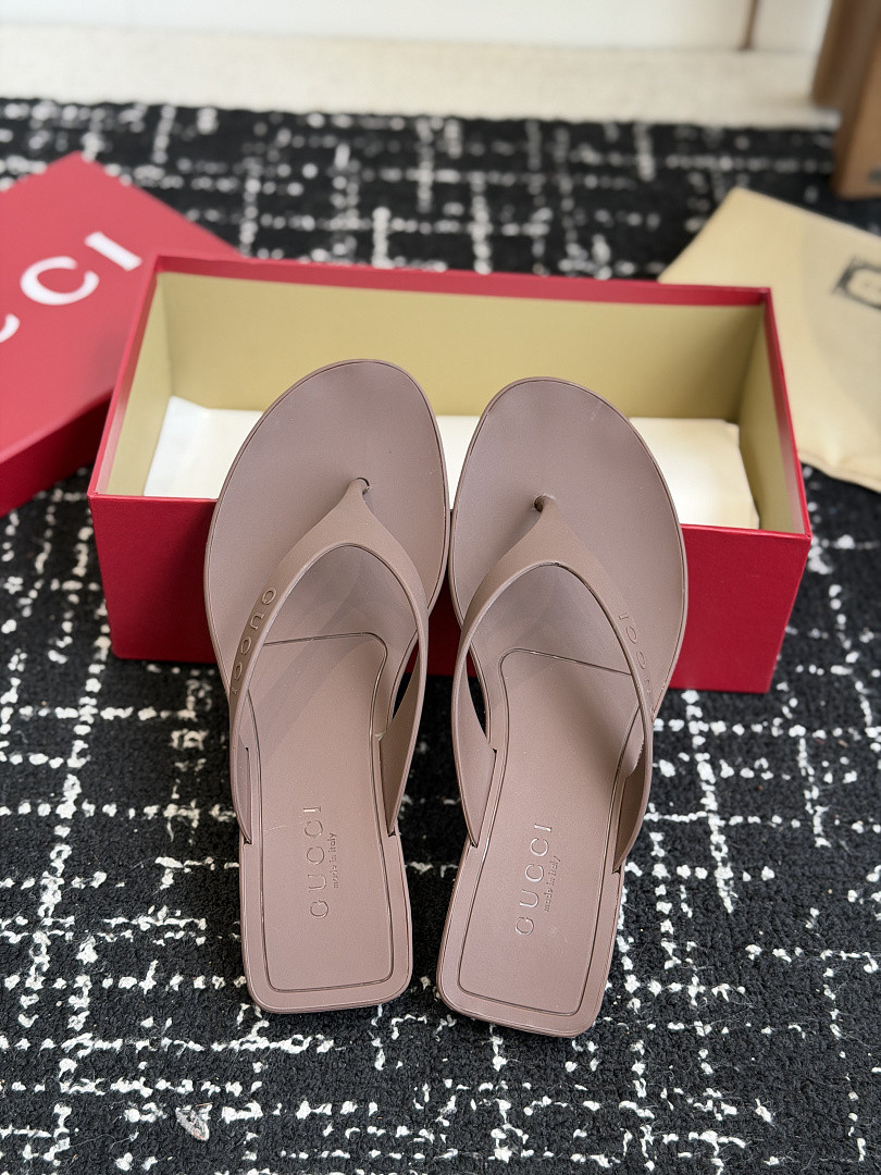 Gvc*1 SANDALS