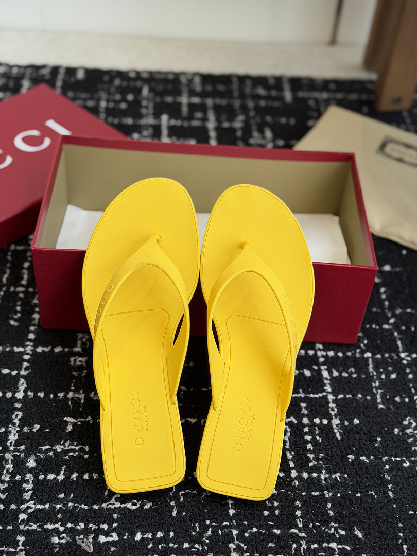 Gvc*1 SANDALS