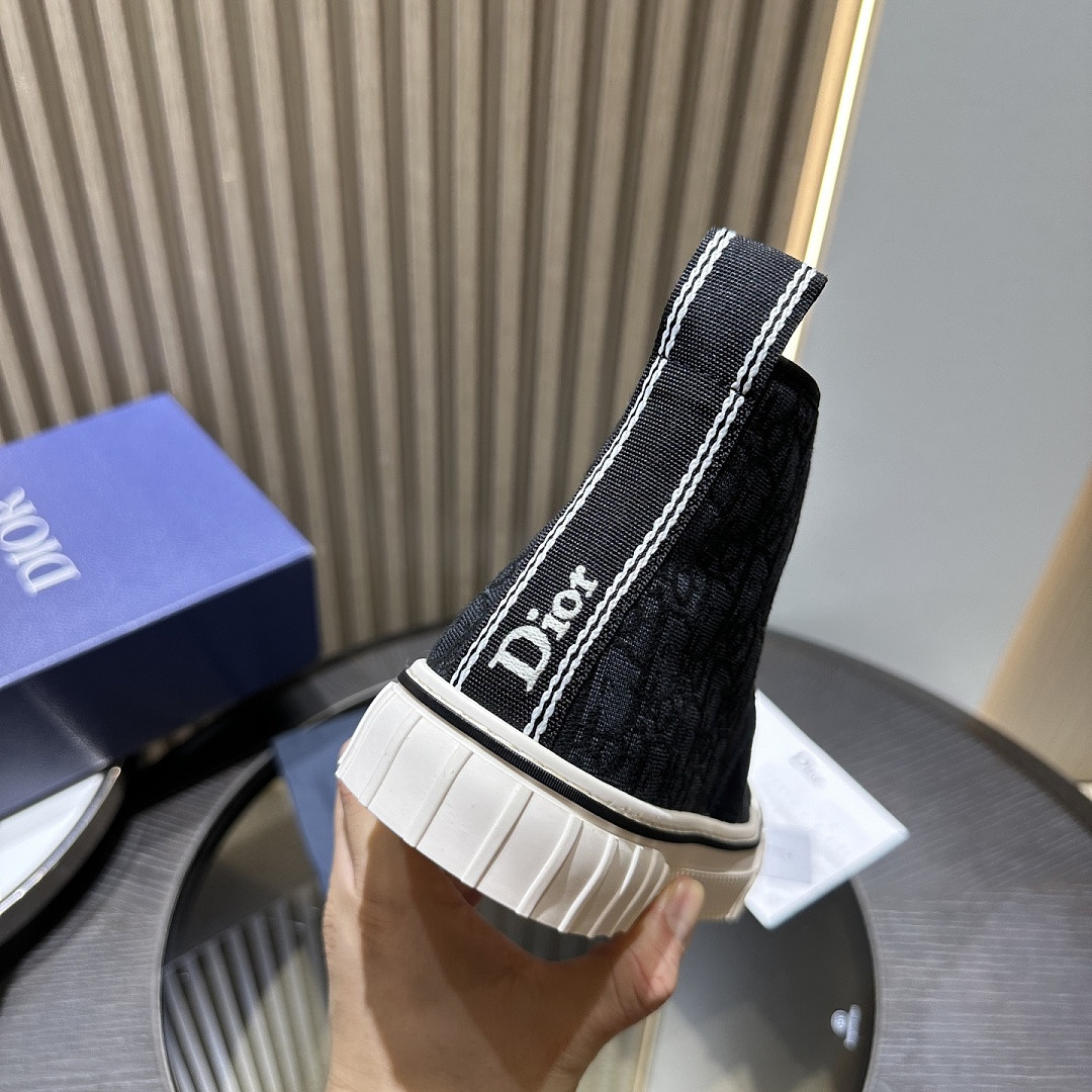 DIO* SNEAKER