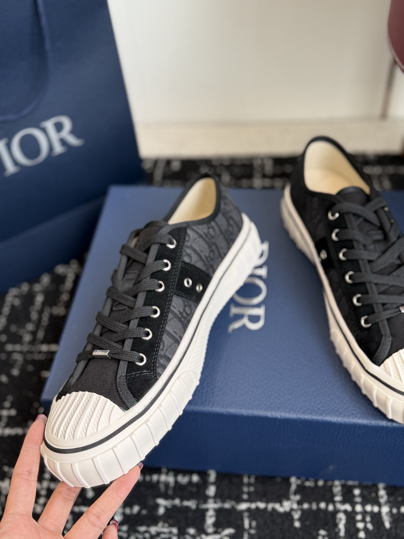 DIO* SNEAKER