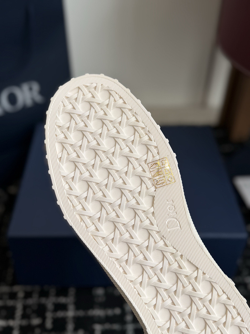DIO* SNEAKER