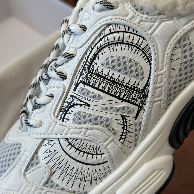 DIO* SNEAKER