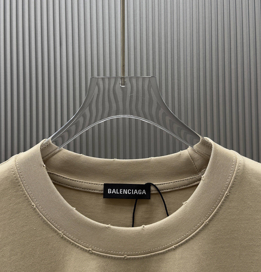 Ba1en*iaga Clothes