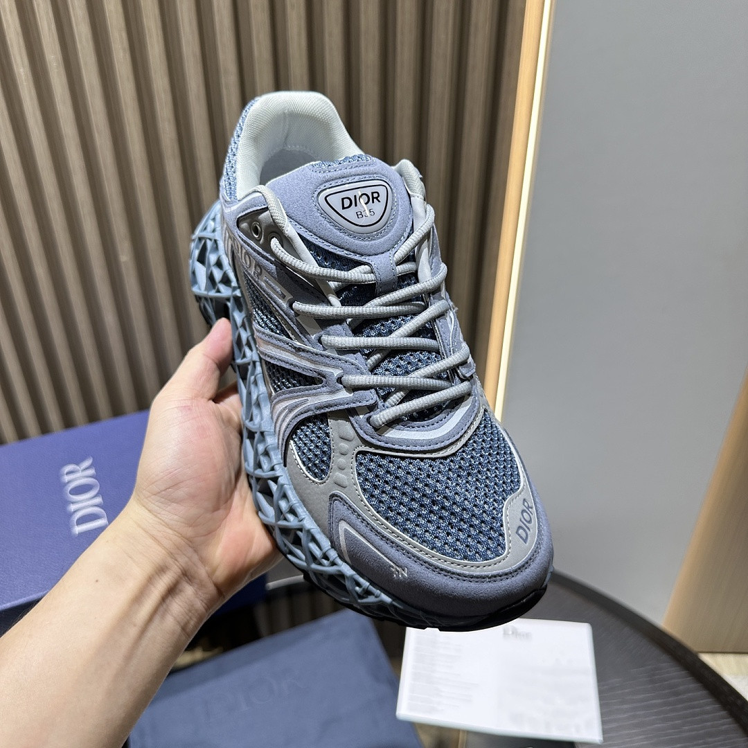 DIO* SNEAKER