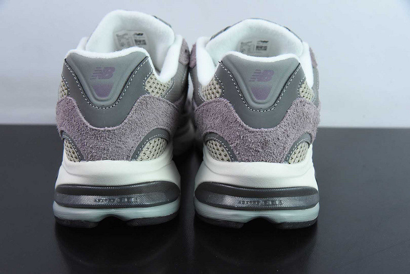 NEW BALANCE SNEAKER