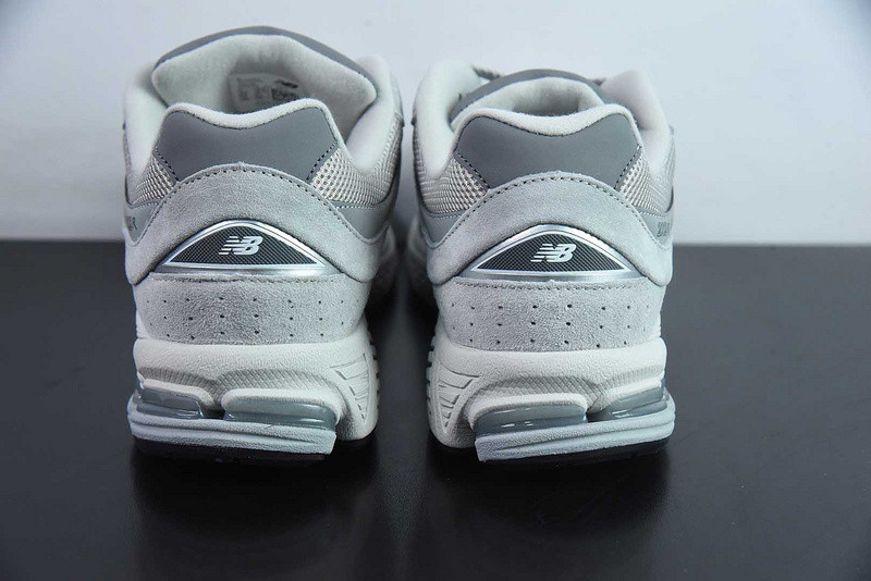 NEW BALANCE SNEAKER