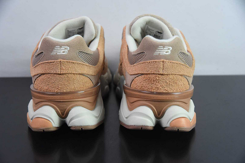 NEW BALANCE SNEAKER