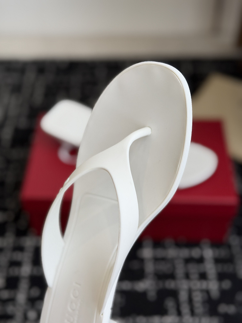 Gvc*1 SANDALS