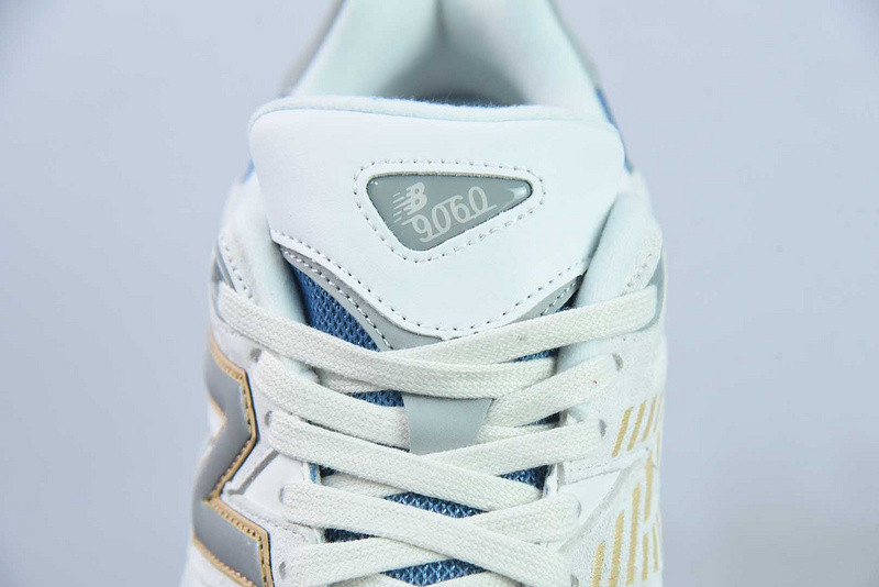 NEW BALANCE SNEAKER