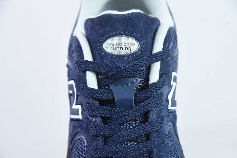 NEW BALANCE SNEAKER
