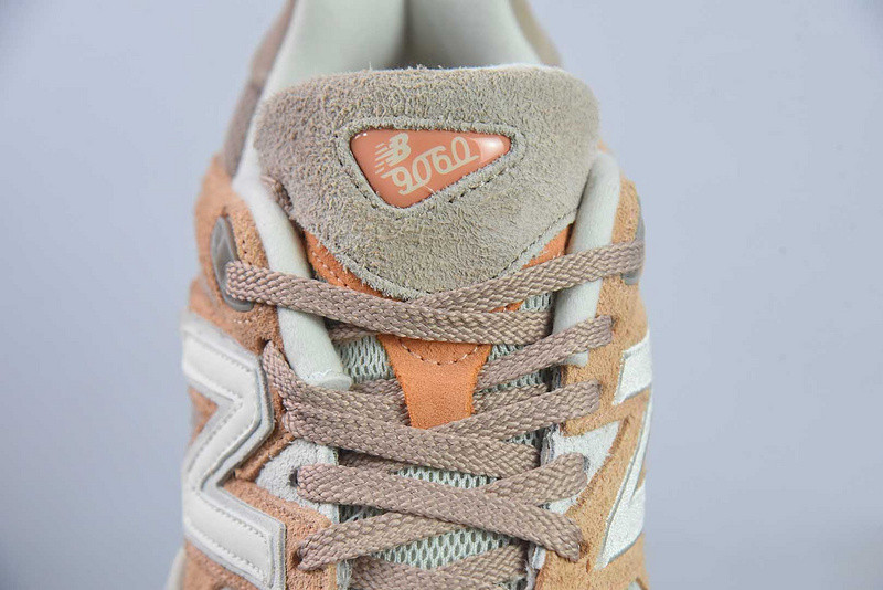 NEW BALANCE SNEAKER