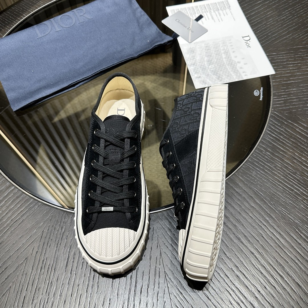 DIO* SNEAKER