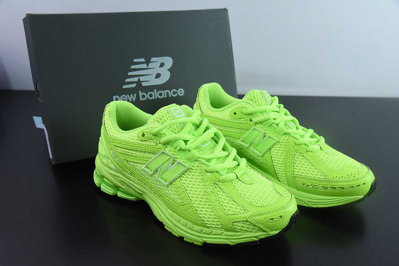 NEW BALANCE SNEAKER
