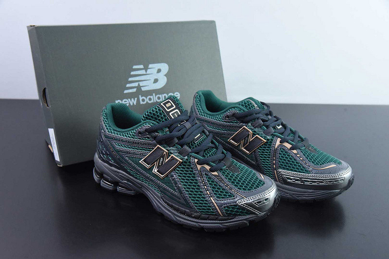 NEW BALANCE SNEAKER