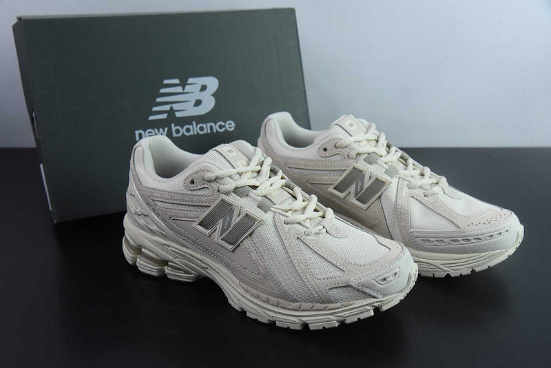 NEW BALANCE SNEAKER