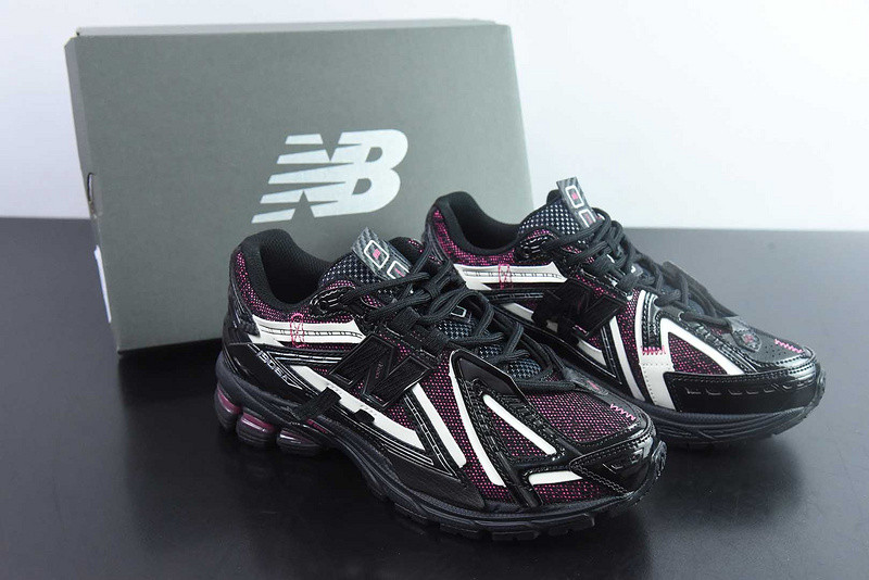 NEW BALANCE SNEAKER